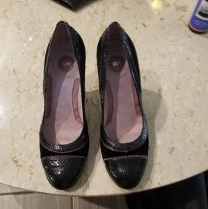 BLAY real snake skin black velvet pump